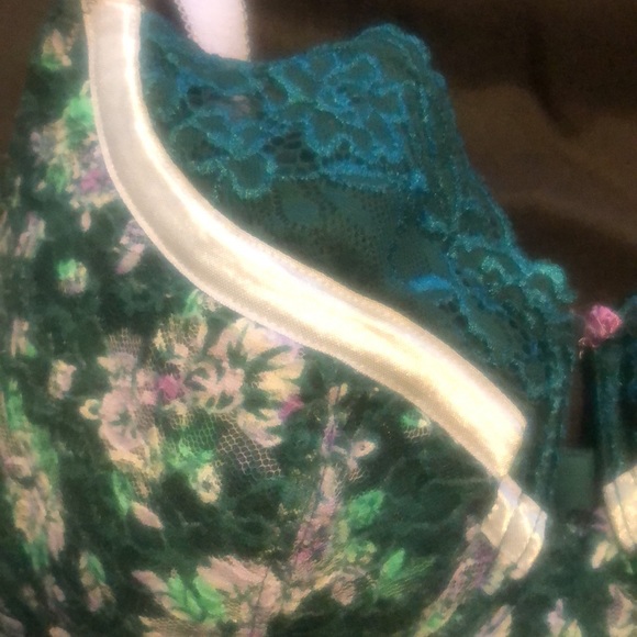 ADORE ME - EUC Bra (38DDD/F) - Picture 4 of 8